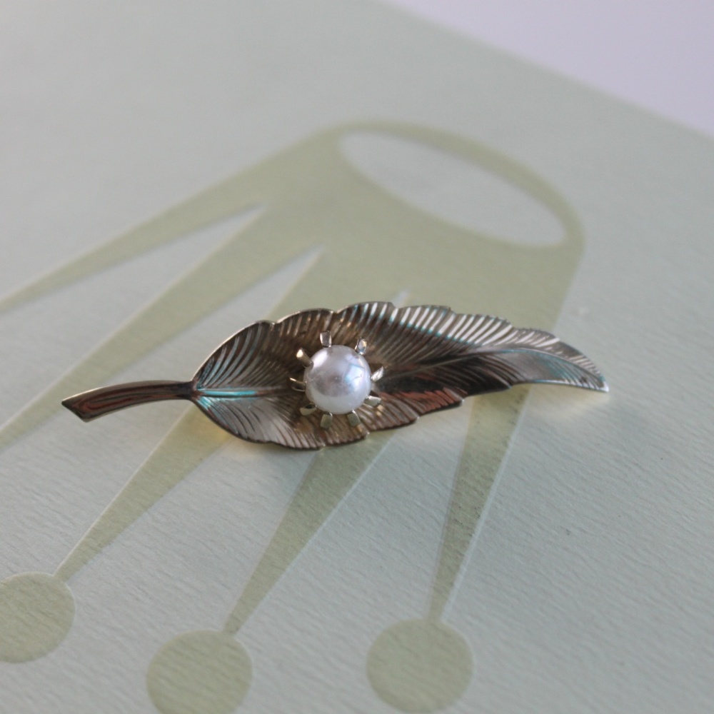 Vintage Gold Feather and Pearl Costume Pin